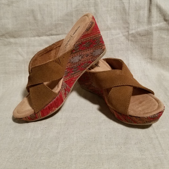 Minnetonka Wedge Heels - Picture 4 of 5